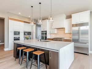 Isla en la cocina: todo lo que aporta este mueble en el espacio