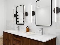 ¿Se puede optar por la madera en los muebles de baño?